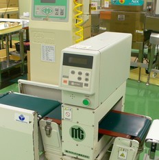 衛生、品質管理部門14金属検知器Bライン